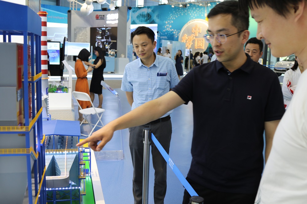 圖三 博奇環保展位現場講解.JPG